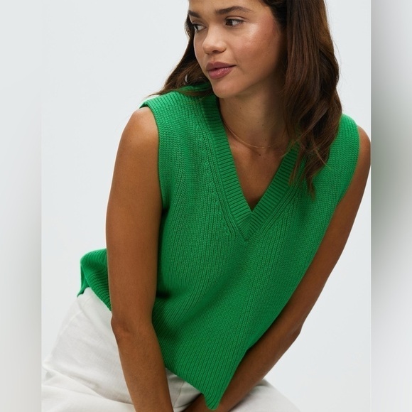 Cute emerald green, oversized V-neck vest NWT - Picture 3 of 12